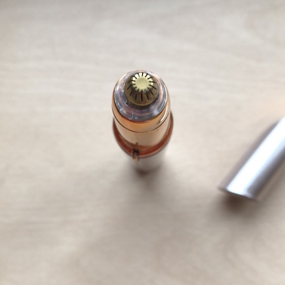 Eyebrow trimmer - Picture 3 of 4